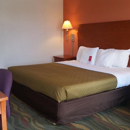 Econo Lodge Mcpherson Exterior photo
