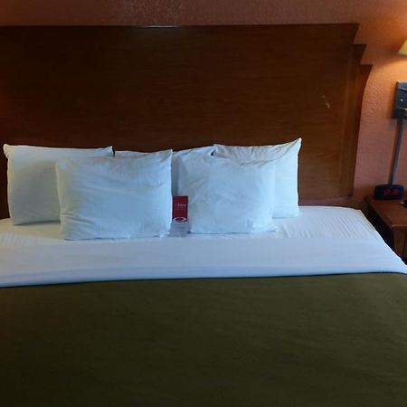 Econo Lodge Mcpherson Exterior photo