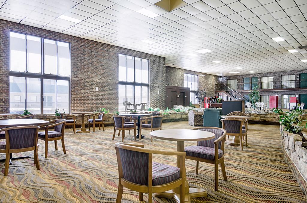 Econo Lodge Mcpherson Exterior photo