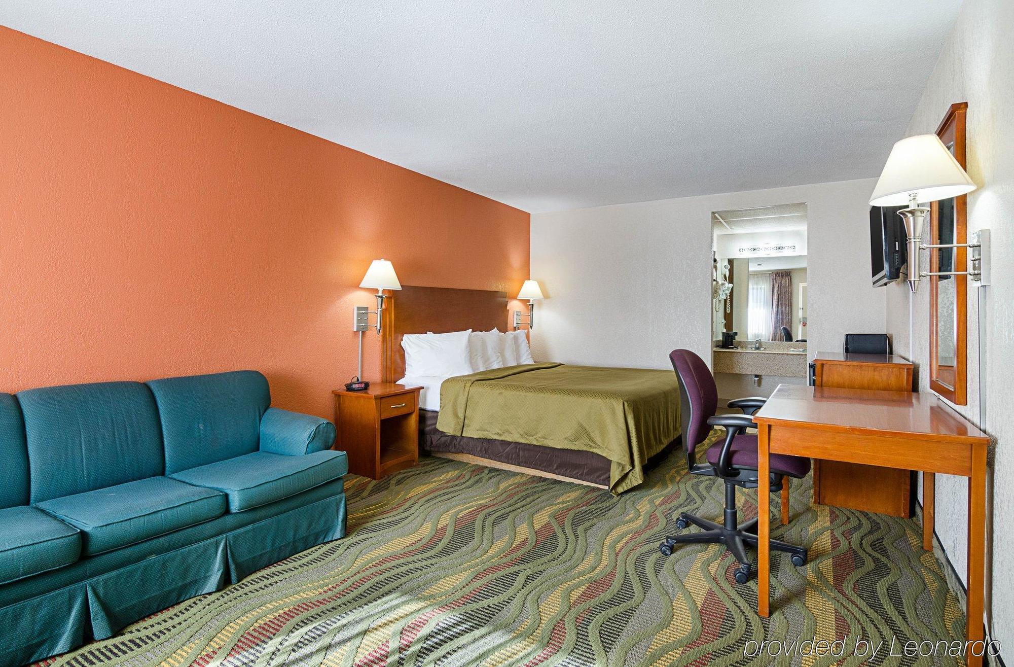 Econo Lodge Mcpherson Exterior photo