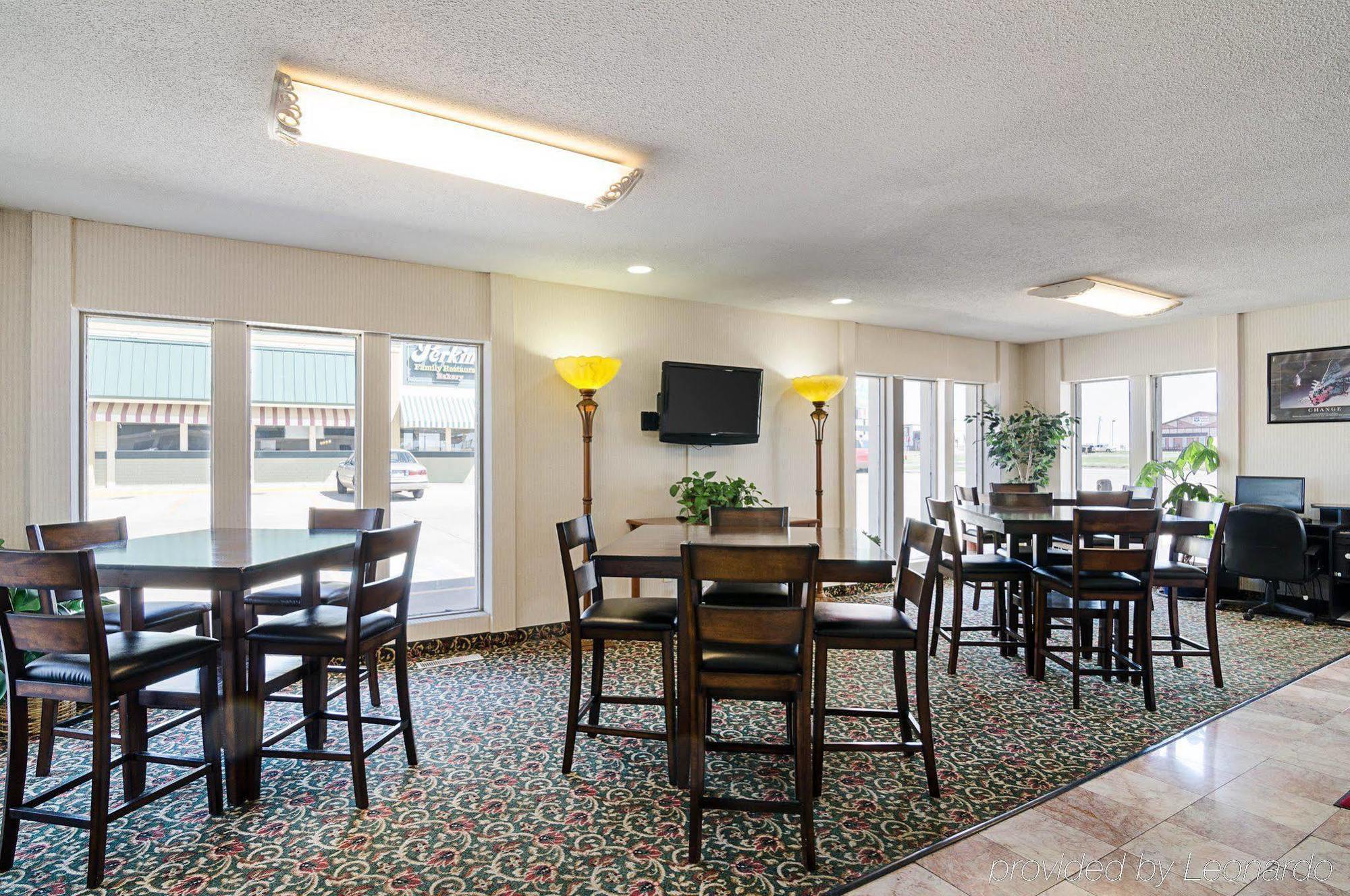 Econo Lodge Mcpherson Exterior photo