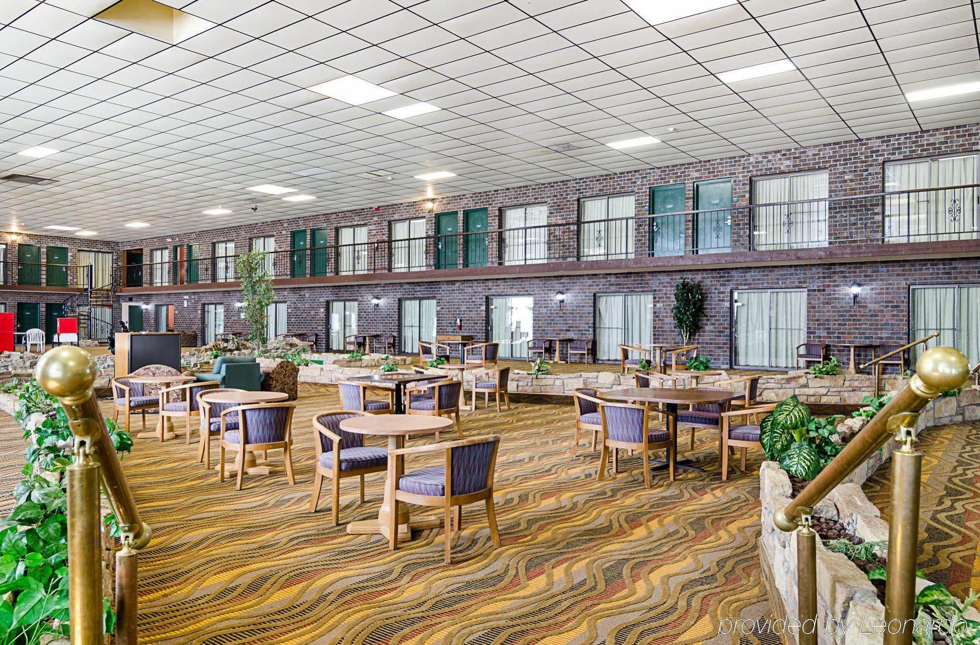 Econo Lodge Mcpherson Exterior photo